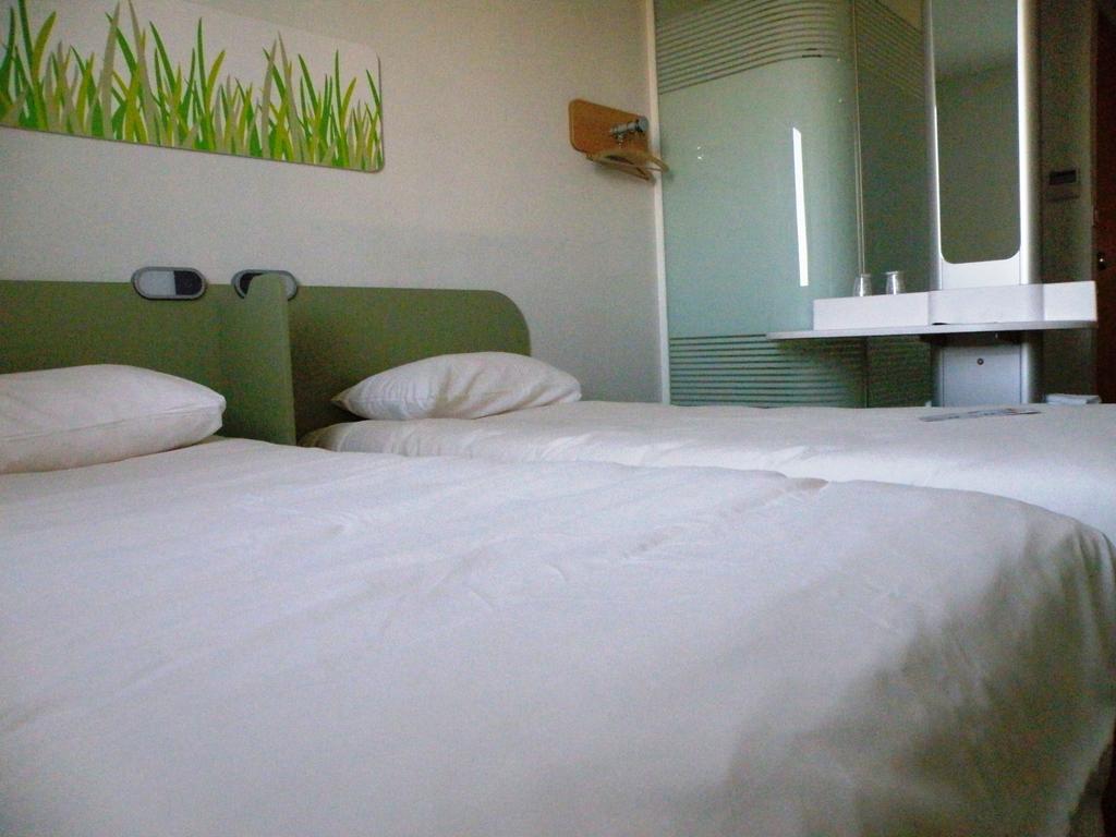 Ibis Budget Montauban Les Chaumes Pokoj fotografie
